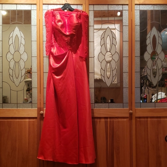 Evening gown  new without tag/bridal gowns - Picture 1 of 5